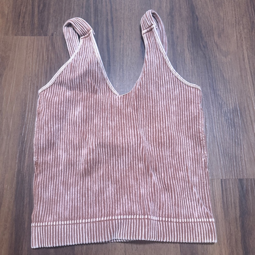 Washed ribbed Cropped Seamless V-Neck Tank Top Zenana